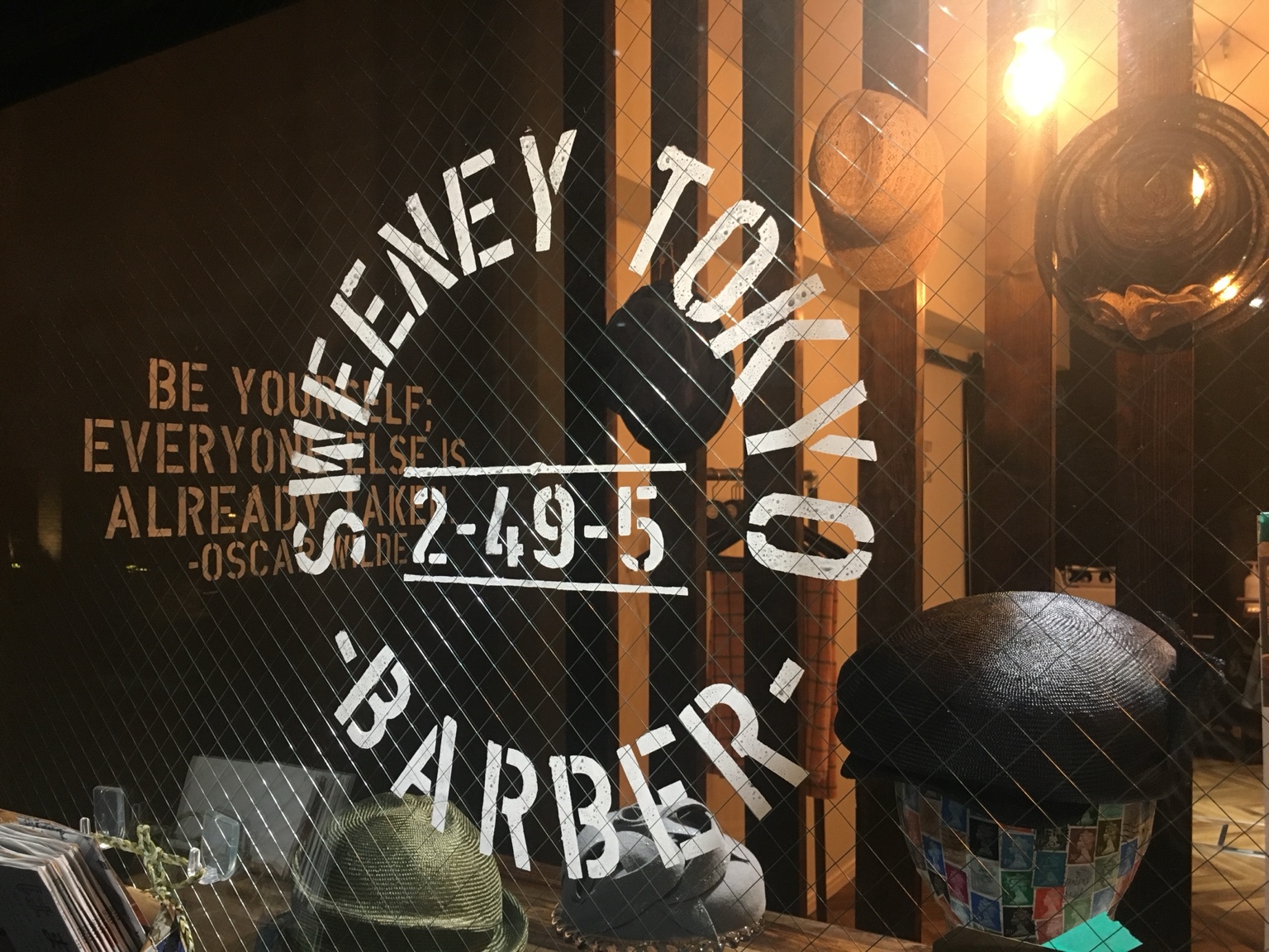浜町のバーバー SWEENEY TOKYO BARBER サイン